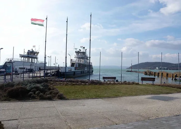 In - Balaton 31357 بيت للعطل *